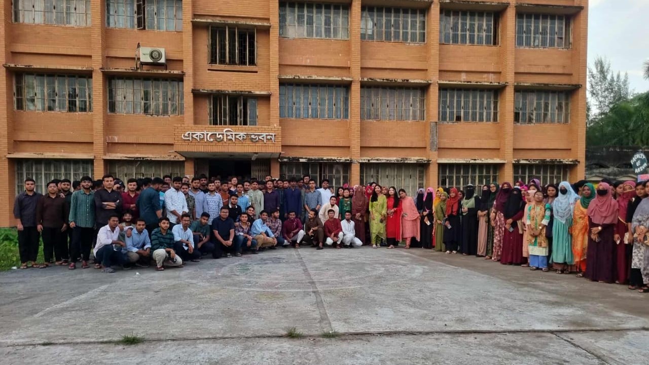 নবীনদের স্বাগত জানাতে পবিপ্রবিতে ইমিডিয়েট শিক্ষার্থীদের ব্যতিক্রমী আয়োজন